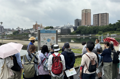 施設見学ツアーの様子